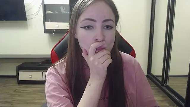 Laralianna online show from 12.25.24