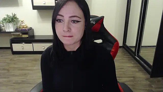 Laralianna online show from 09.24.25