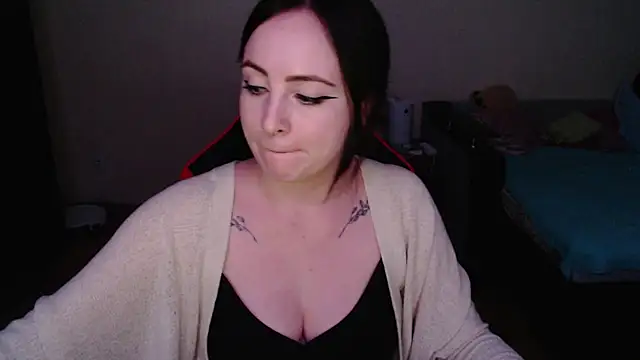 Laralianna online show from 10.28.25