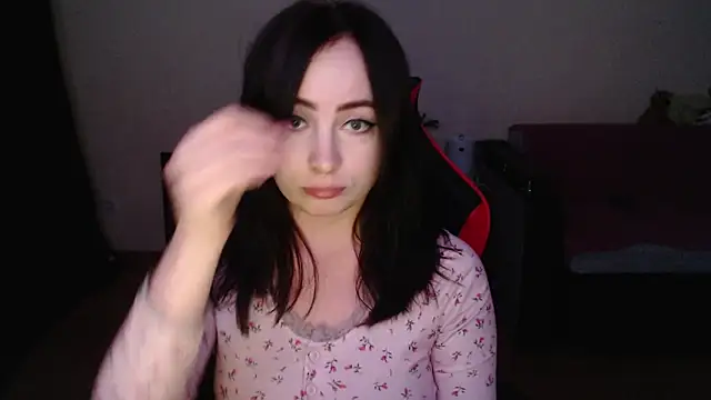 Laralianna online show from 12.04.25