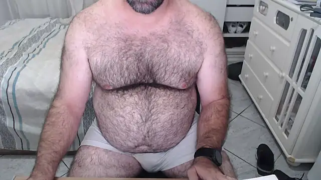 Snapshot of MysterBearMG chatting on 04.28.26 MysterBearMG online show from 04.28.26