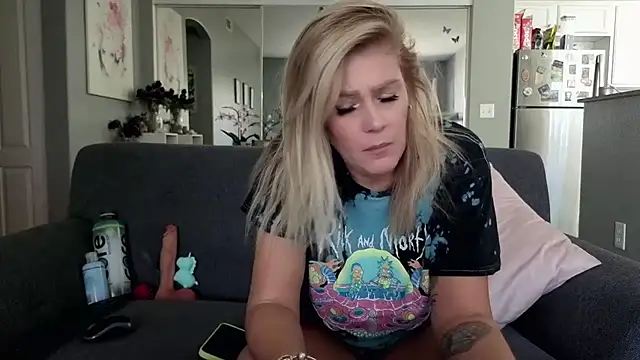 Snapshot of Lexi_Shocker chatting on 09.16.25 Lexi Shocker online show from 09.16.25