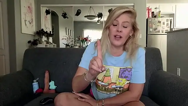 Snapshot of Lexi_Shocker chatting on 09.20.25 Lexi Shocker online show from 09.20.25