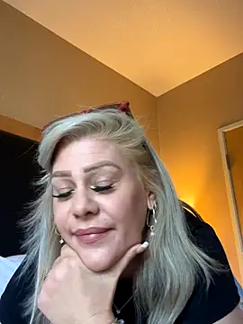 Snapshot of Lexi_Shocker chatting on 10.16.25 Lexi Shocker online show from 10.16.25