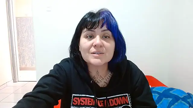 Snapshot of vaholiver chatting on 06.21.26 vaholiver online show from 06.21.26
