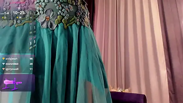 Jullia Moor online show from 12.08.24