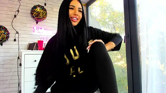 Britney Charm  online show from 10.17.25