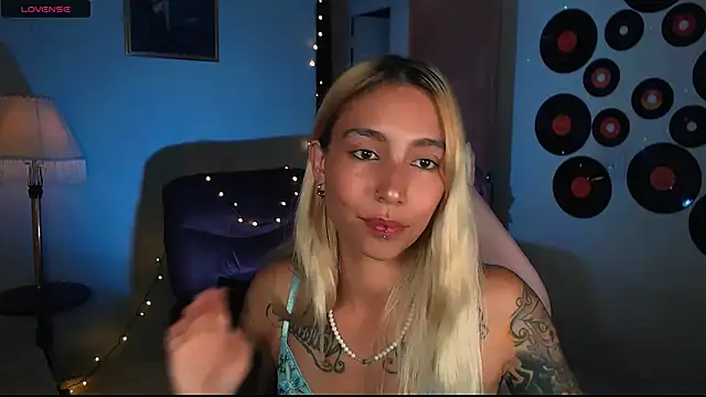 Saucy Jenn online show from 02.20.25