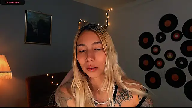 Saucy Jenn online show from 02.28.25