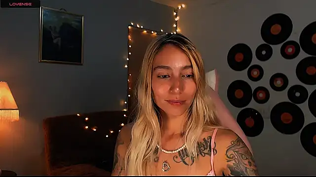 Saucy Jenn online show from 03.02.25