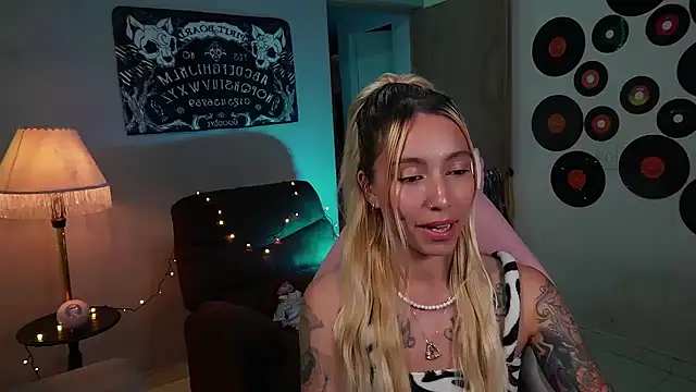 Saucy Jenn online show from 03.09.25