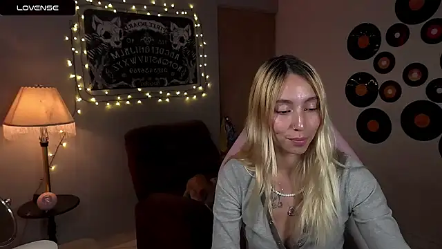 Saucy Jenn online show from 03.16.25