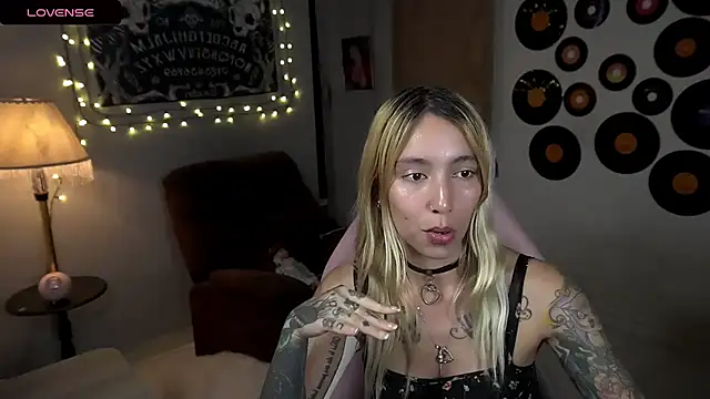 Saucy Jenn online show from 03.23.25