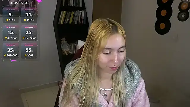 Saucy Jenn online show from 09.28.25