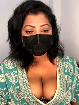 Snapshot of _Cute_ariana_ chatting on 10.28.25 Cute ariana online show from 10.28.25