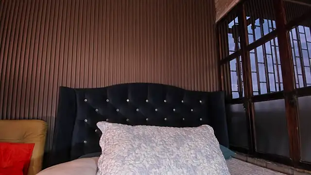 JuliaDawson  online show from 02.14.26