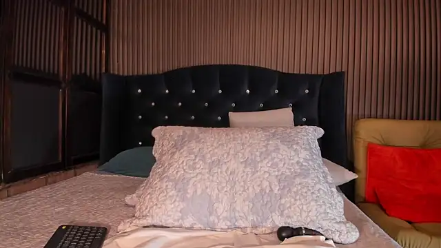 JuliaDawson  online show from 04.16.26