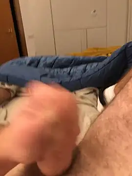 Snapshot of MagicKenzo99 chatting on 12.19.24 MagicKenzo99 online show from 12.19.24