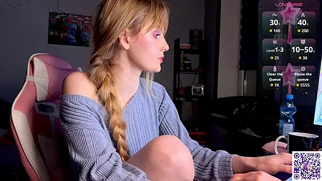 Chanel Gill online show from 04.12.26