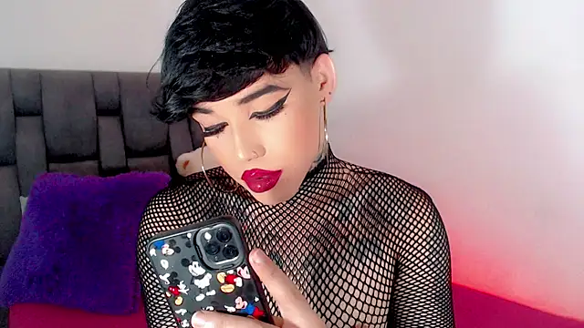 Snapshot of little_star_porn chatting on 09.30.25 little star porn online show from 09.30.25