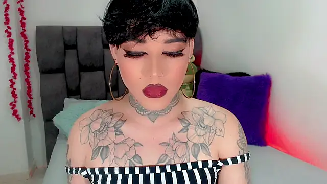 Snapshot of little_star_porn chatting on 10.08.25 little star porn online show from 10.08.25