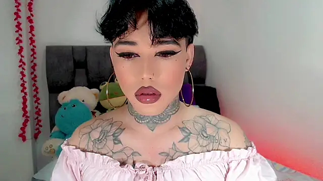 Snapshot of little_star_porn chatting on 10.10.25 little star porn online show from 10.10.25