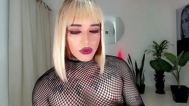 Snapshot of little_star_porn chatting on 10.18.25 little star porn online show from 10.18.25