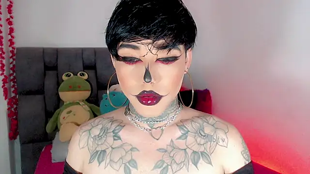 Snapshot of little_star_porn chatting on 10.31.25 little star porn online show from 10.31.25