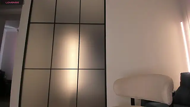 Lunaonekiss online show from 11.03.25