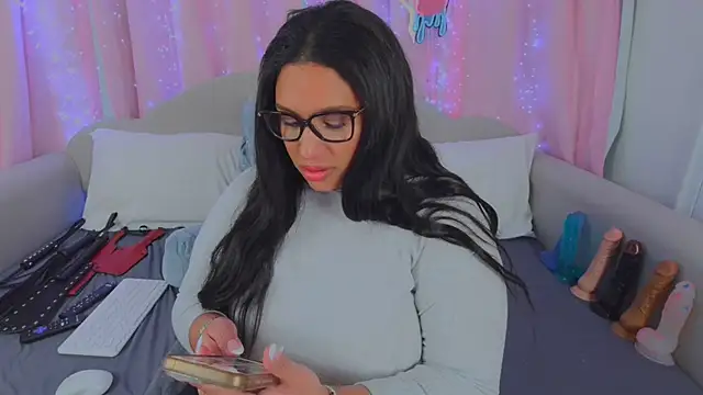 MeghanXO online show from 12.13.24