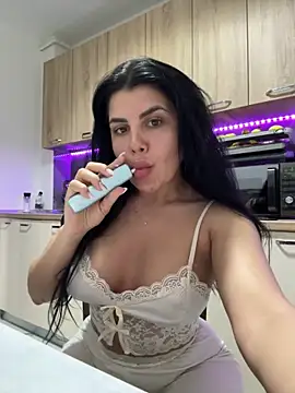 Snapshot of Scarlett-Dream chatting on 04.15.26 Scarlett-Dream online show from 04.15.26