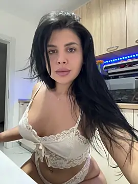 Snapshot of Scarlett-Dream chatting on 04.29.26 Scarlett-Dream online show from 04.29.26