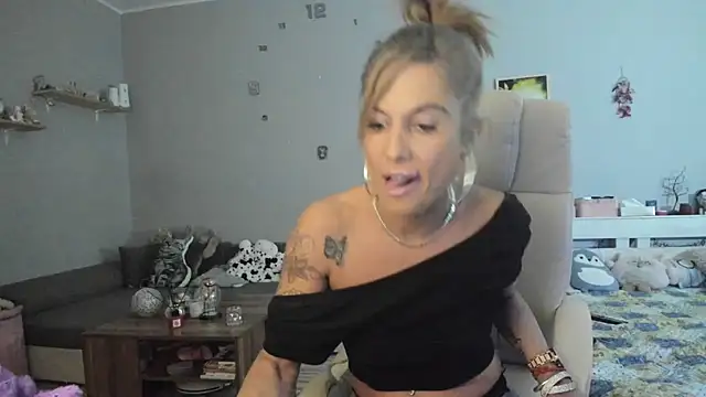 Snapshot of Orchideaxx chatting on 02.22.25 Orchideaxx online show from 02.22.25