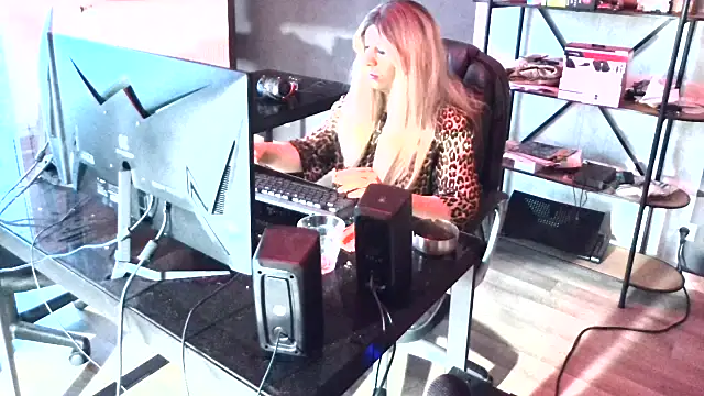 LatruieSow online show from 04.17.26