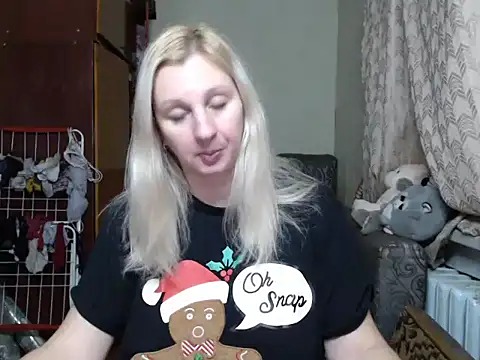 Snapshot of BustyBlond chatting on 12.24.24 BustyBlond online show from 12.24.24