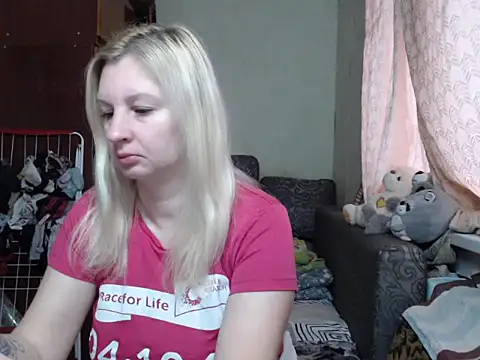 Snapshot of BustyBlond chatting on 01.03.25 BustyBlond online show from 01.03.25