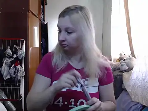 Snapshot of BustyBlond chatting on 01.04.25 BustyBlond online show from 01.04.25