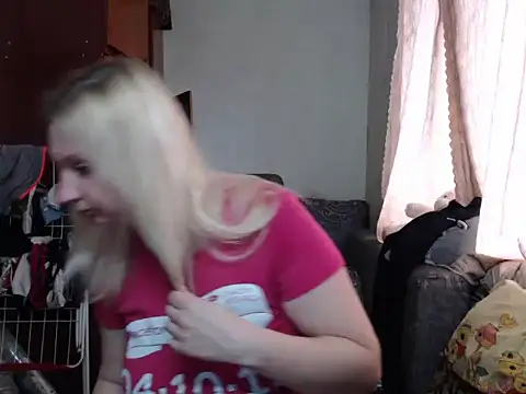 Snapshot of BustyBlond chatting on 01.10.25 BustyBlond online show from 01.10.25