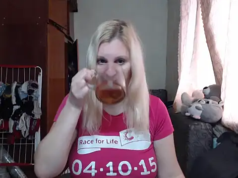 Snapshot of BustyBlond chatting on 01.11.25 BustyBlond online show from 01.11.25