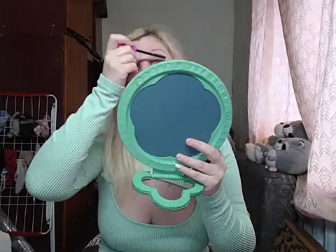 Snapshot of BustyBlond chatting on 01.14.25 BustyBlond online show from 01.14.25