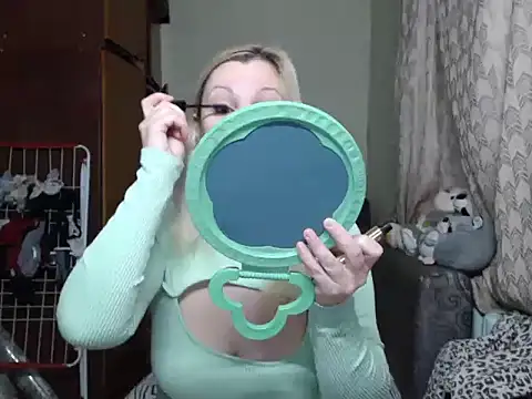 Snapshot of BustyBlond chatting on 01.17.25 BustyBlond online show from 01.17.25