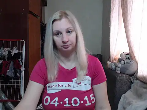 Snapshot of BustyBlond chatting on 01.17.25 BustyBlond online show from 01.17.25
