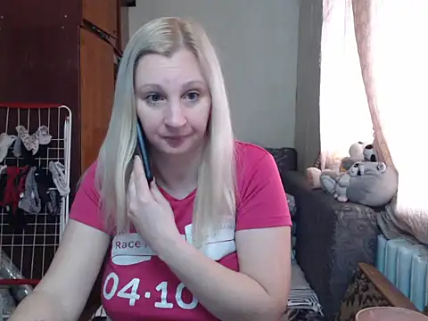 Snapshot of BustyBlond chatting on 01.19.25 BustyBlond online show from 01.19.25