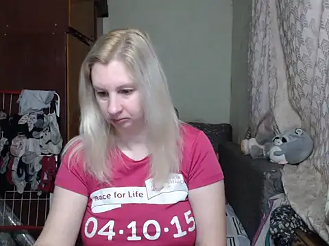 Snapshot of BustyBlond chatting on 01.22.25 BustyBlond online show from 01.22.25