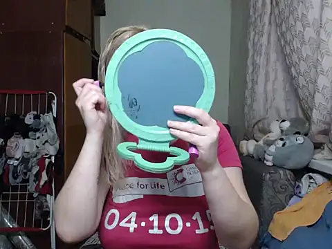 Snapshot of BustyBlond chatting on 01.23.25 BustyBlond online show from 01.23.25
