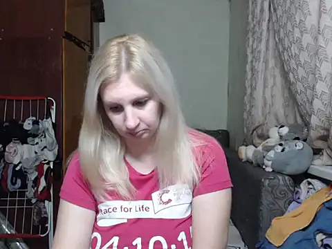 Snapshot of BustyBlond chatting on 01.23.25 BustyBlond online show from 01.23.25