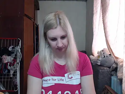 Snapshot of BustyBlond chatting on 01.24.25 BustyBlond online show from 01.24.25