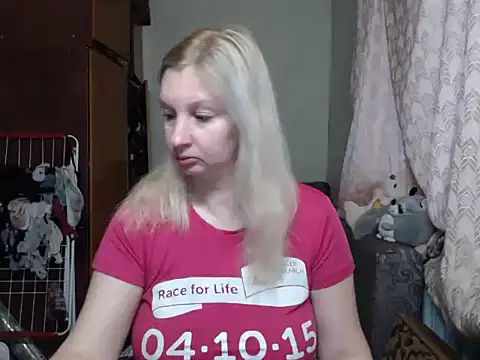 Snapshot of BustyBlond chatting on 01.25.25 BustyBlond online show from 01.25.25