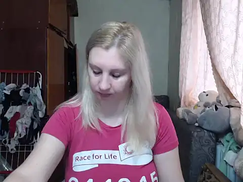 Snapshot of BustyBlond chatting on 01.27.25 BustyBlond online show from 01.27.25