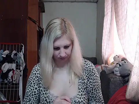 Snapshot of BustyBlond chatting on 01.27.25 BustyBlond online show from 01.27.25